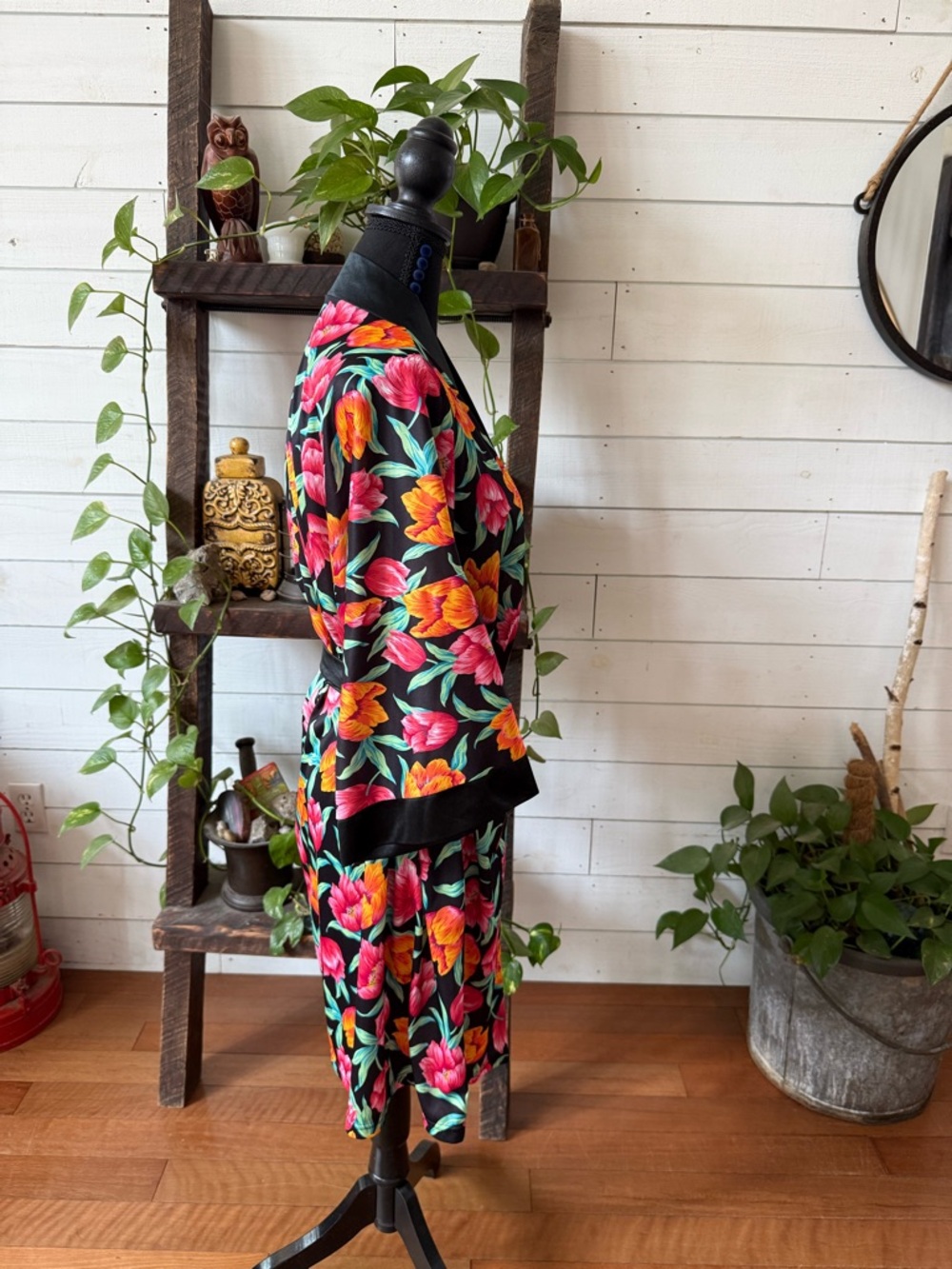 Black Floral Satin Kimono Bathrobe with Pink & Orange Tulip Blooms - Picture 10 of 17